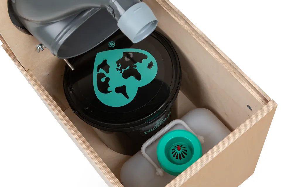 Ein Blick ins Innere einer Trockentrenntoilette