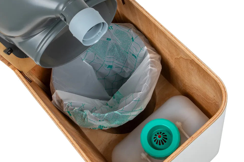 Regard a l interieur d une toilette a compost Silvabloem