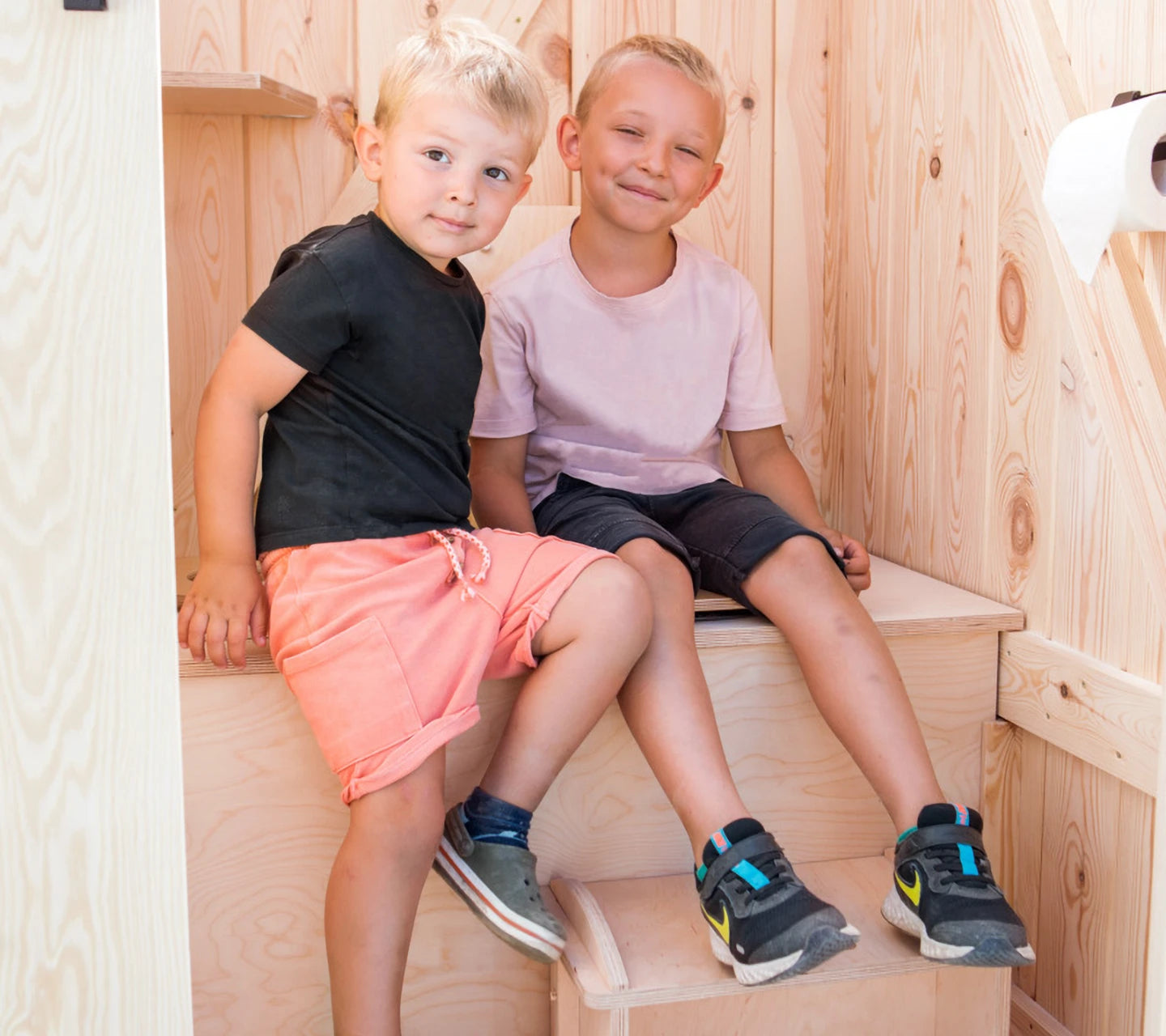 TROBOLO KitaBoem composting toilet - Happy little customers