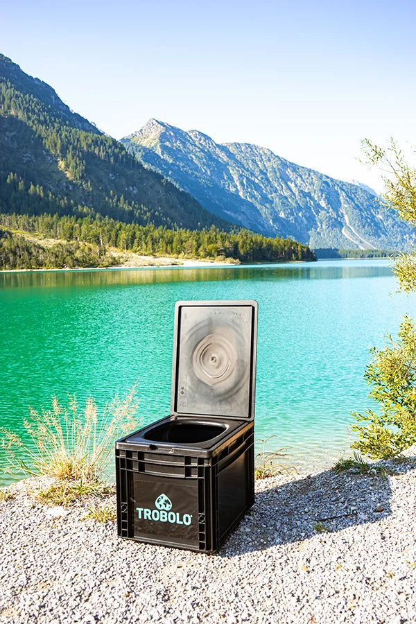 TROBOLO BilaBox camping toilet on a lake