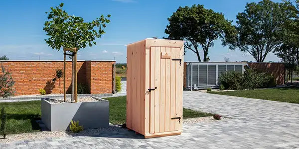 TROBOLO Kersaboem composting toilet in garden