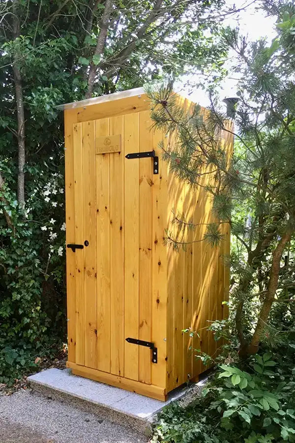 TROBOLO Kersaboem composting toilet yellow painted