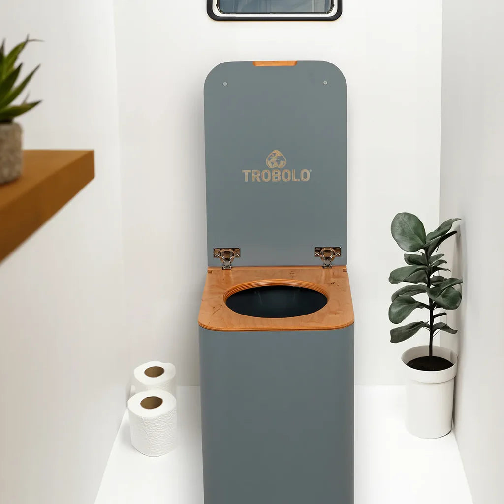 TROBOLO SilvaBloem bagno di compostaggio all interno di una tiny house