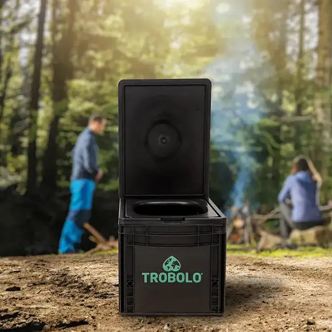 WC a compost TROBOLO BilaBox accanto a un camper