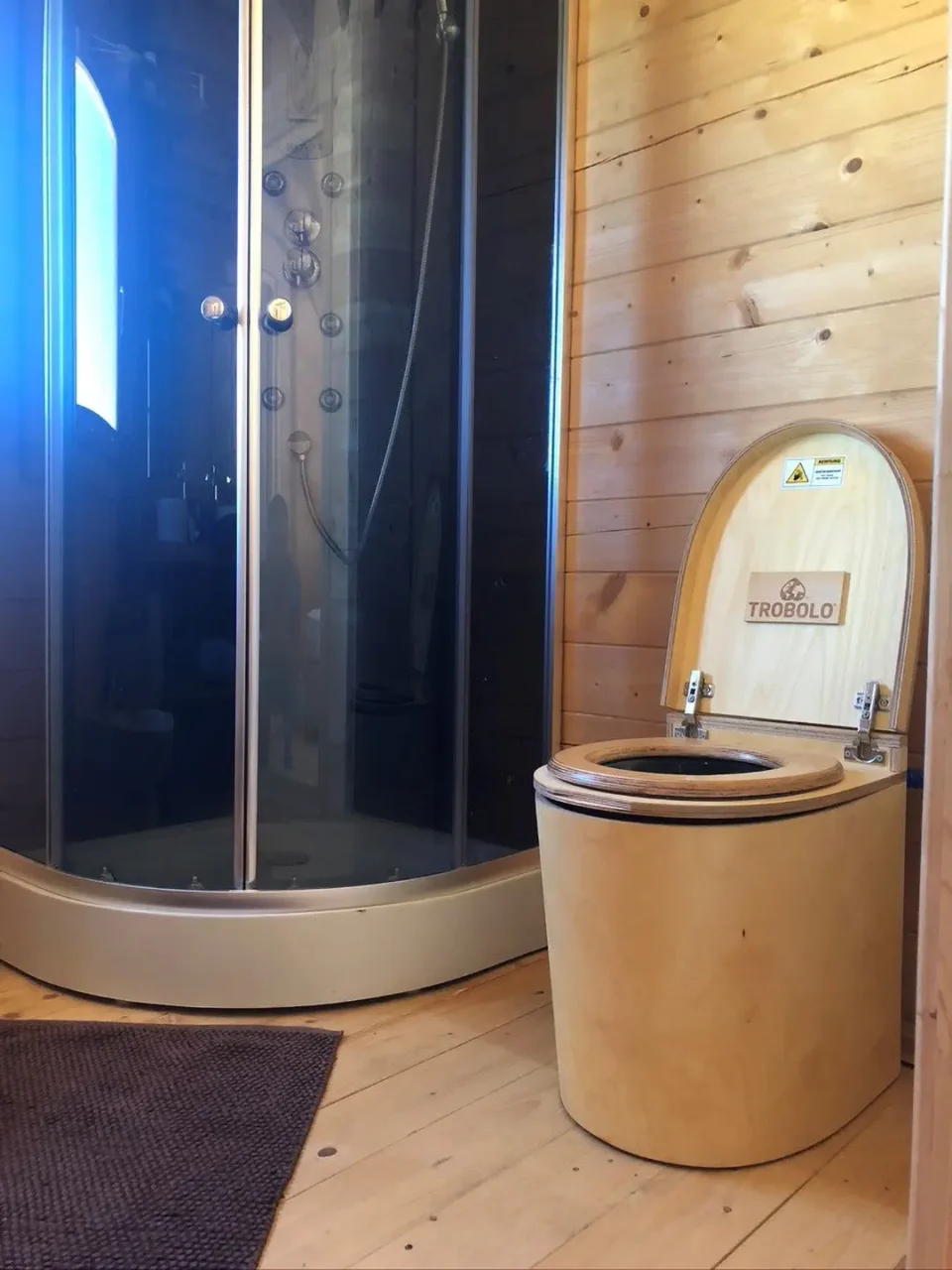 Une toilette sèche portable pour van aménagé ou camping-car Couleurs des  façades Médium brut Finition des façades Brut