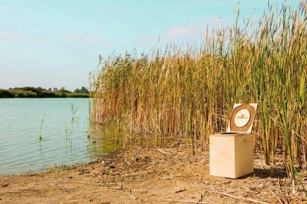 Composting toilet TROBOLO IndiBloem in front of a lake
